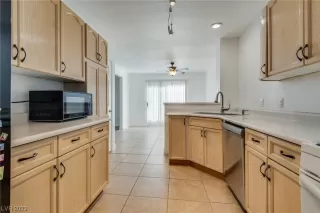 Photo #2: 2540421 Listing