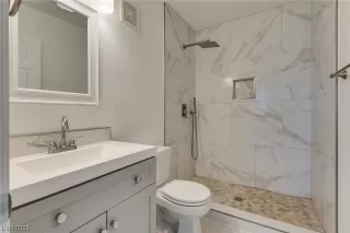 Photo #3: 2540421 Listing