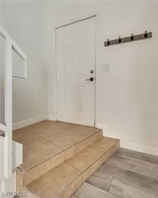 Photo #5: 2540421 Listing