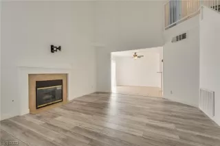 Photo #6: 2540421 Listing