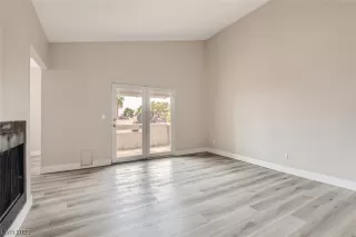 Photo #3: 2540435 Listing