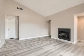 Photo #4: 2540435 Listing