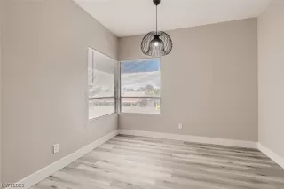 Photo #5: 2540435 Listing