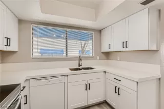 Photo #6: 2540435 Listing