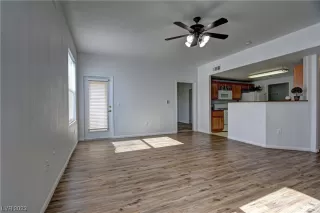 Photo #6: 2540457 Listing
