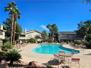 Photo #5: 2540459 Listing