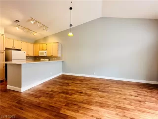 Photo #2: 2540469 Listing 