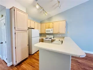 Photo #4: 2540469 Listing 