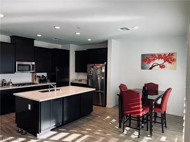 MLS: 2540516 Condo For Sale