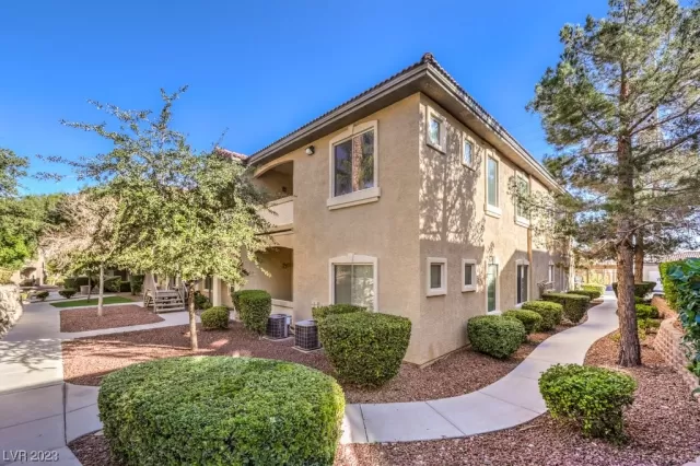 MLS: 2540533 Condo For Sale