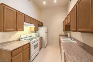 Photo #5: 2540533 Listing