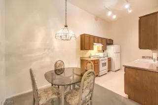 Photo #6: 2540533 Listing