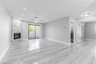 Photo #5: 2540539 Listing