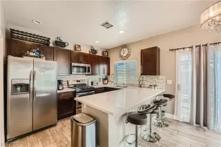 Photo #5: 2540543 Listing