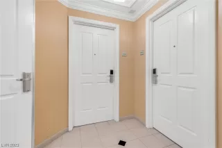 Photo #1: 2540557 Listing