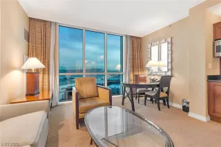 Photo #4: 2540557 Listing