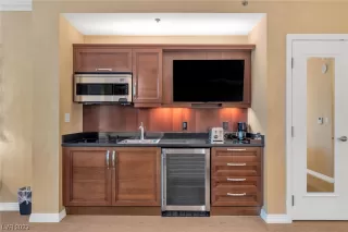 Photo #5: 2540557 Listing