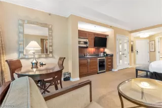 Photo #6: 2540557 Listing