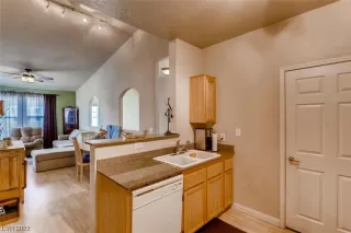 Photo #5: 2540587 Listing