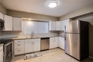 Photo #1: 2540635 Listing