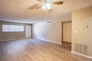 Photo #6: 2540635 Listing