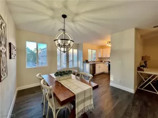 Photo #4: 2540662 Listing