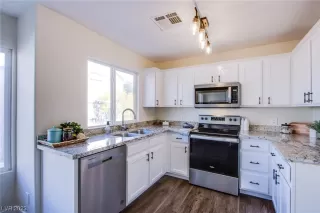 Photo #6: 2540662 Listing