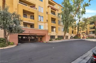 Photo #1: 2540672 Listing