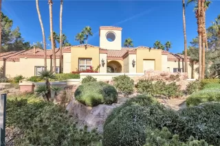 Photo #2: 2540672 Listing