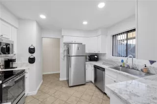 Photo #2: 2540696 Listing 