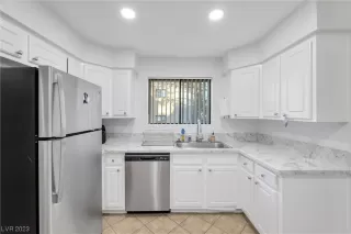 Photo #4: 2540696 Listing 