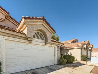 Photo #2: 2540697 Listing