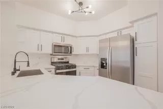 Photo #5: 2540702 Listing 