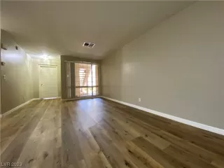 Photo #2: 2540729 Listing 