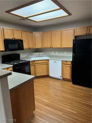 Photo #4: 2540757 Listing