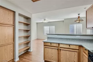 Photo #5: 2540757 Listing