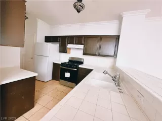 Photo #5: 2540767 Listing