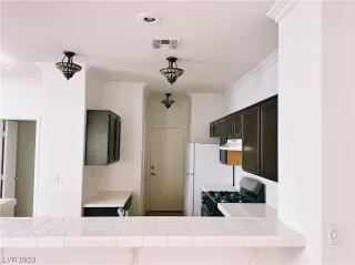 Photo #6: 2540767 Listing