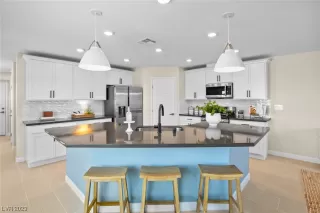 Photo #2: 2540790 Listing