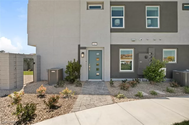 MLS: 2540793 Condo For Sale