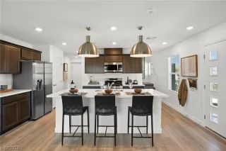 Photo #4: 2540793 Listing