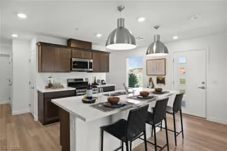 Photo #5: 2540793 Listing