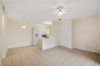 Photo #4: 2540809 Listing