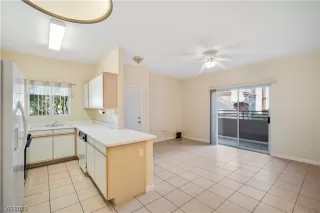 Photo #5: 2540809 Listing