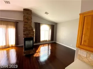 Photo #2: 2540810 Listing