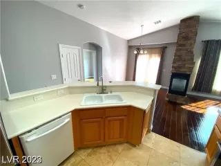 Photo #4: 2540810 Listing