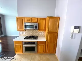 Photo #5: 2540810 Listing