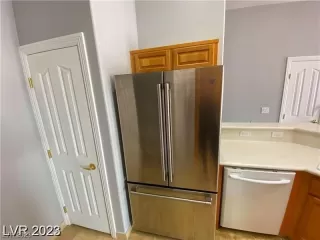 Photo #6: 2540810 Listing