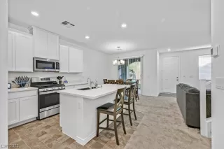 Photo #2: 2540872 Listing