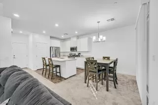 Photo #5: 2540872 Listing